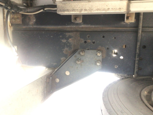 いすゞフォワードアルミウイング中型（4t）[写真14]