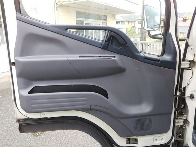 三菱ふそうキャンター冷凍車（冷蔵車）小型（2t・3t）[写真29]