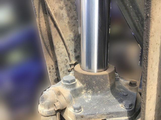 UDトラックスクオンダンプ大型（10t）[写真12]