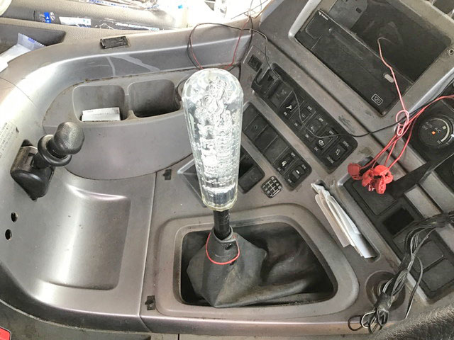 UDトラックスクオンダンプ大型（10t）[写真26]