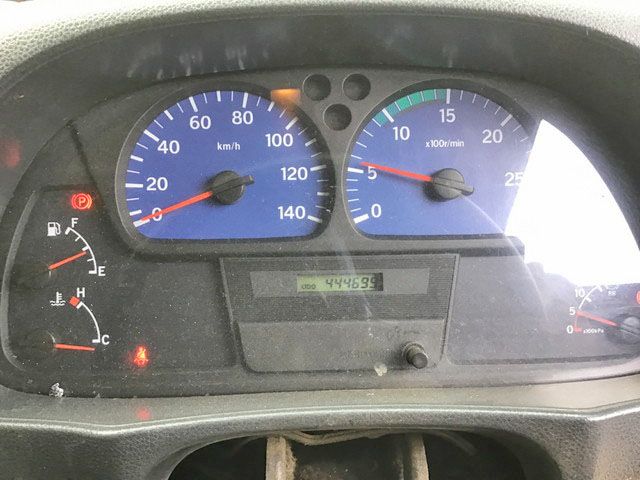 UDトラックスクオンダンプ大型（10t）[写真27]