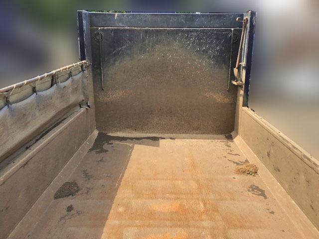 UDトラックスクオンダンプ大型（10t）[写真08]