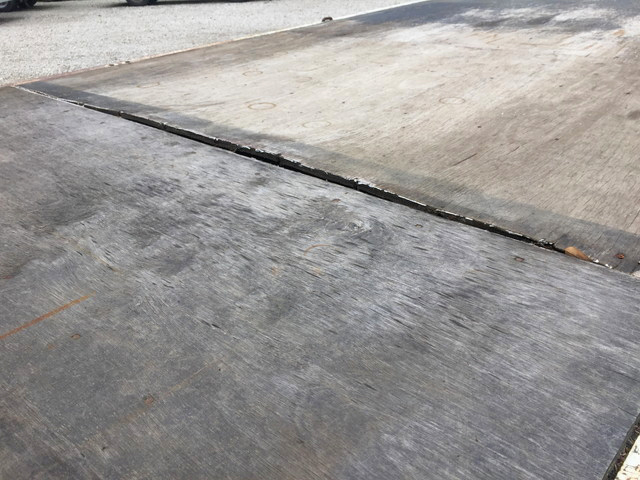 三菱ふそうキャンター平ボディ小型（2t・3t）[写真12]