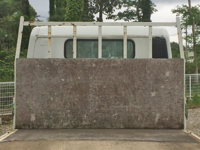 三菱ふそうキャンター平ボディ小型（2t・3t）[写真13]