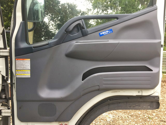三菱ふそうキャンター平ボディ小型（2t・3t）[写真30]