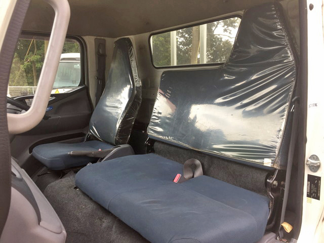 三菱ふそうキャンター平ボディ小型（2t・3t）[写真32]