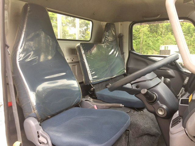 三菱ふそうキャンター平ボディ小型（2t・3t）[写真34]