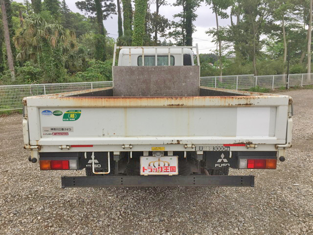 三菱ふそうキャンター平ボディ小型（2t・3t）[写真09]