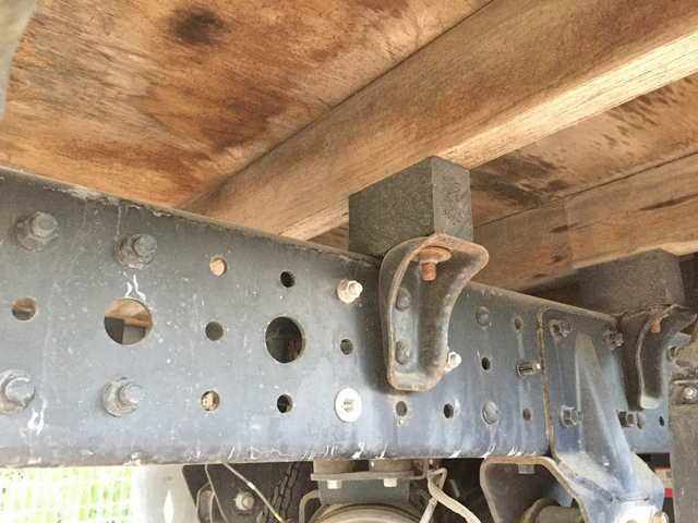 三菱ふそうキャンター平ボディ小型（2t・3t）[写真19]