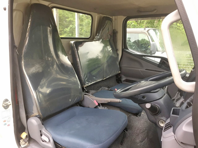 三菱ふそうキャンター平ボディ小型（2t・3t）[写真31]