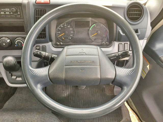 三菱ふそうキャンター平ボディ小型（2t・3t）[写真34]