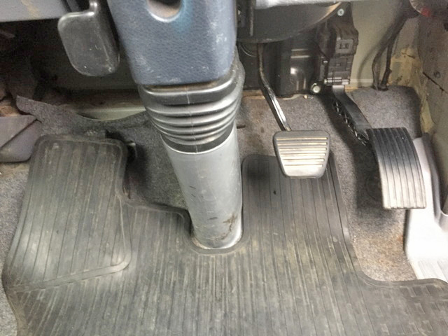 三菱ふそうキャンター平ボディ小型（2t・3t）[写真36]