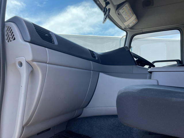 UDトラックスクオンアルミウイング大型（10t）[写真28]