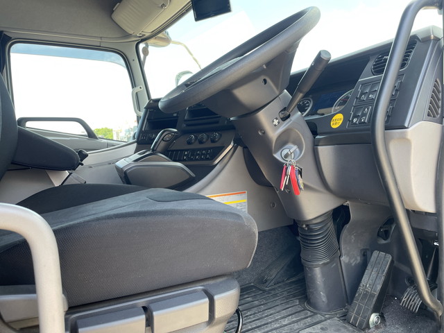 UDトラックスクオンアルミウイング大型（10t）[写真29]