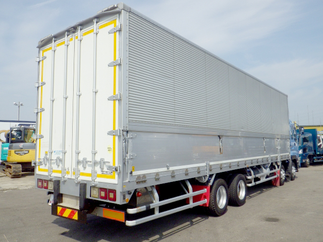 いすゞギガアルミウイング大型（10t）[写真02]