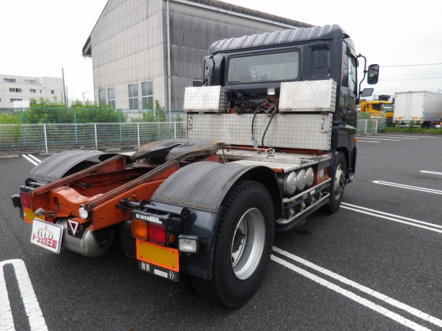 UDトラックスクオントレーラーヘッド（トラクターヘッド）大型（10t）[写真02]