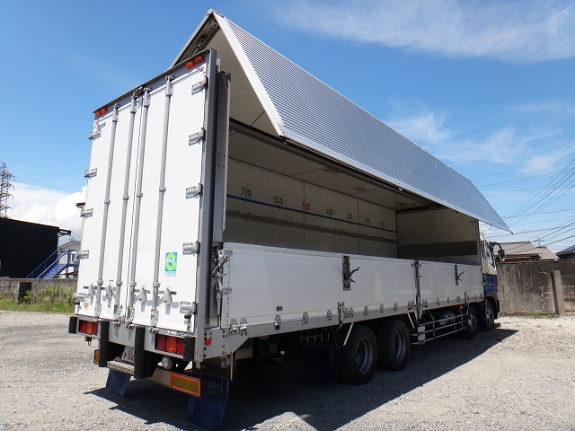 三菱ふそうスーパーグレートアルミウイング大型（10t）[写真02]