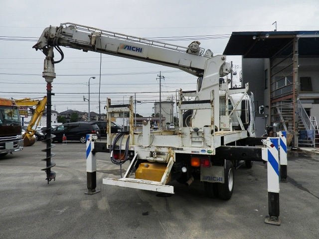 いすゞフォワード穴掘建柱車中型（4t）[写真02]