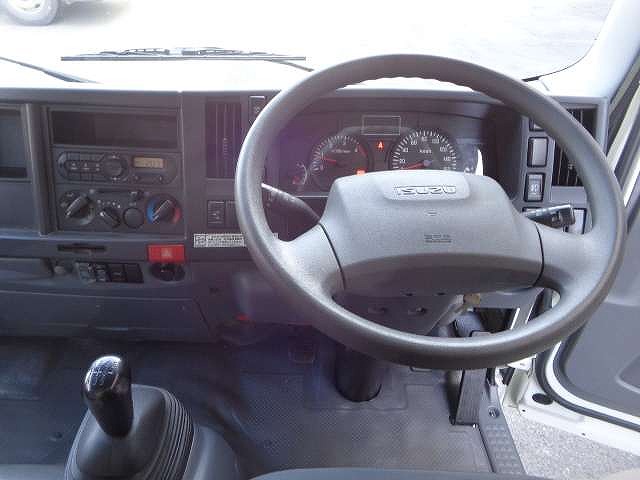 いすゞエルフアルミバン小型（2t・3t）[写真10]