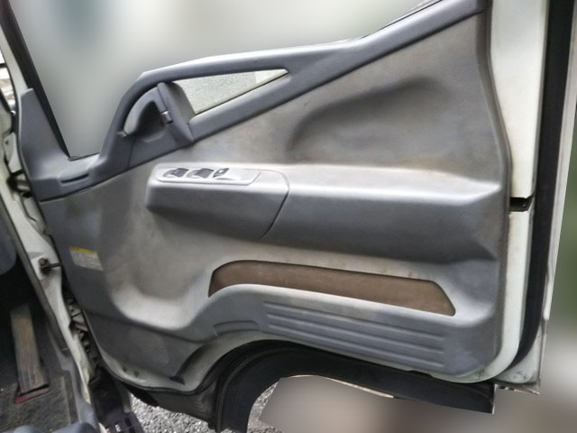 三菱ふそうキャンター平ボディ小型（2t・3t）[写真18]