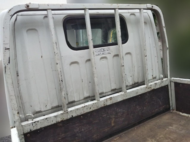 三菱ふそうキャンター平ボディ小型（2t・3t）[写真02]