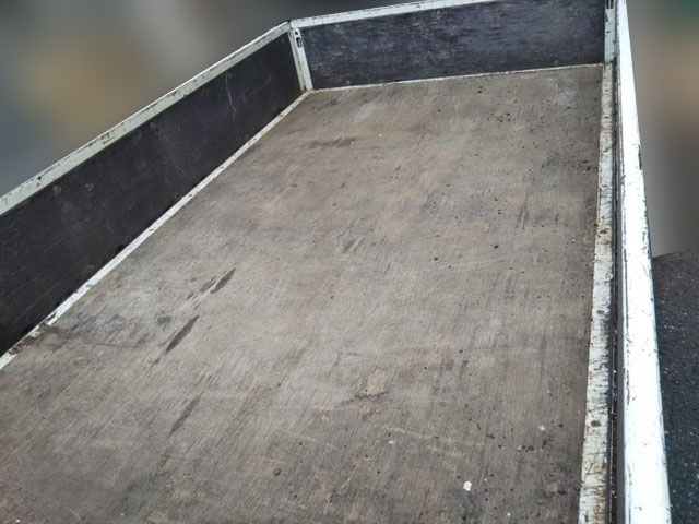 三菱ふそうキャンター平ボディ小型（2t・3t）[写真03]