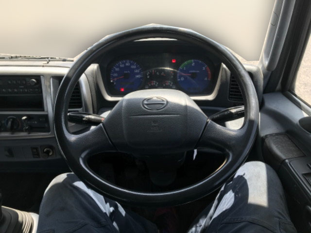 日野レンジャー平ボディ中型（4t）[写真30]