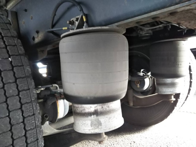 いすゞギガアルミウイング大型（10t）[写真15]