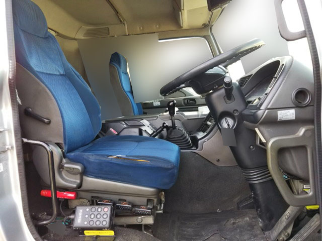 いすゞギガアルミウイング大型（10t）[写真26]