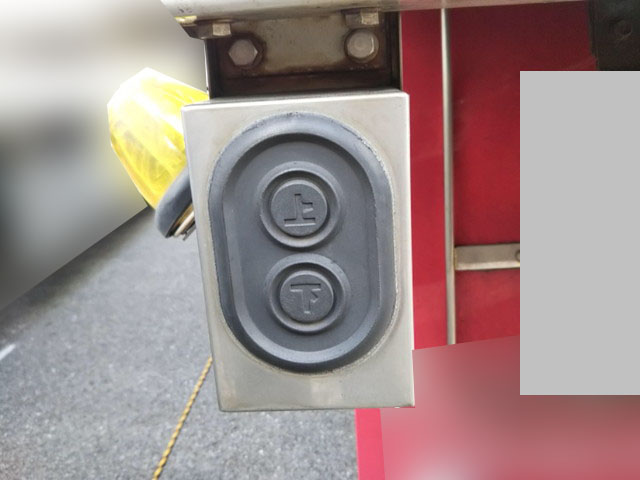 いすゞギガアルミウイング大型（10t）[写真08]