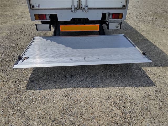 いすゞエルフパネルバン小型（2t・3t）[写真16]