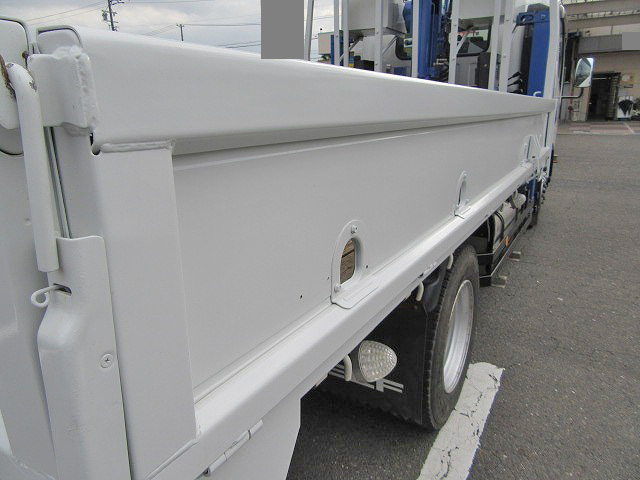 いすゞエルフセルフクレーン3段小型（2t・3t）[写真11]