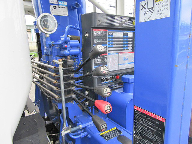 いすゞエルフセルフクレーン3段小型（2t・3t）[写真18]