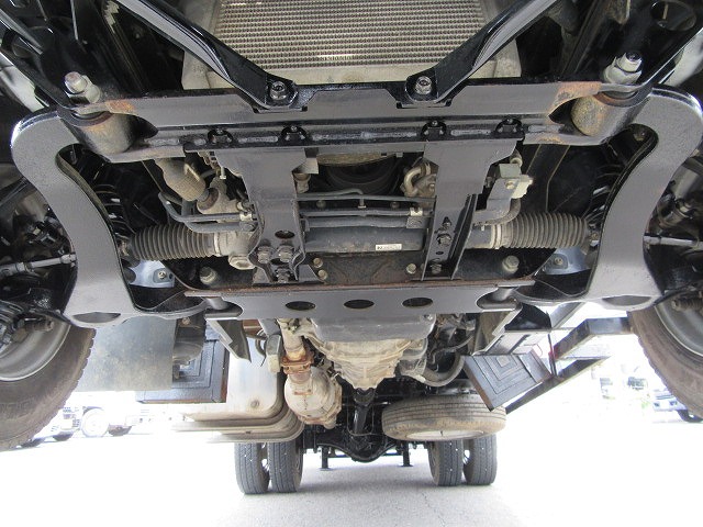 いすゞエルフセルフクレーン3段小型（2t・3t）[写真28]