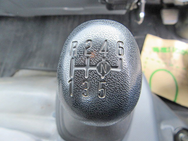 いすゞエルフセルフクレーン3段小型（2t・3t）[写真34]