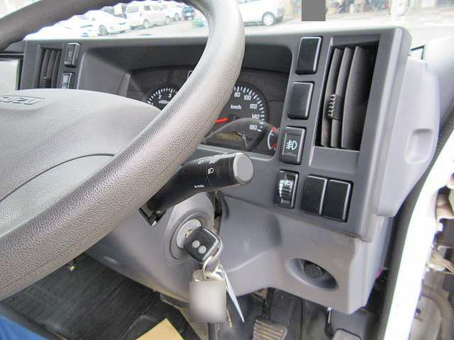 いすゞエルフセルフクレーン3段小型（2t・3t）[写真36]