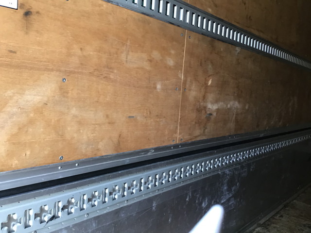 いすゞフォワードアルミウイング増トン（6t・8t）[写真06]