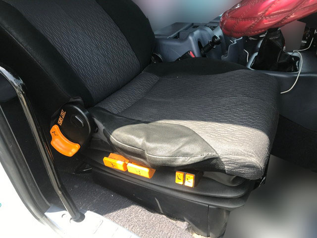 日野プロフィアアルミウイング大型（10t）[写真33]