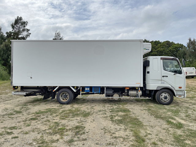 三菱ふそうファイター冷凍車（冷蔵車）中型（4t）[写真06]