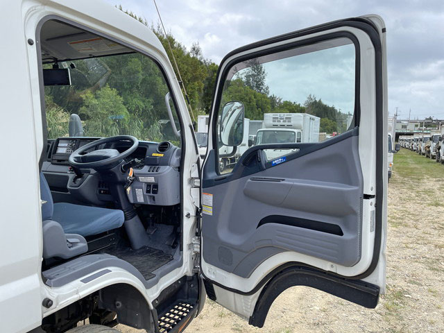 三菱ふそうキャンター冷凍車（冷蔵車）小型（2t・3t）[写真31]