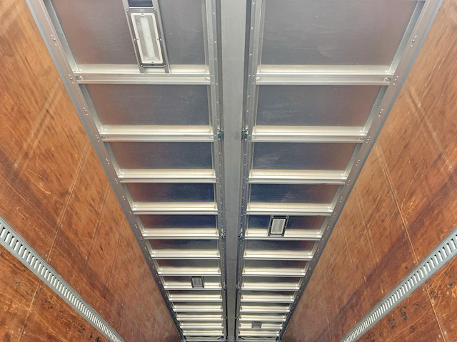 いすゞギガアルミウイング大型（10t）[写真11]