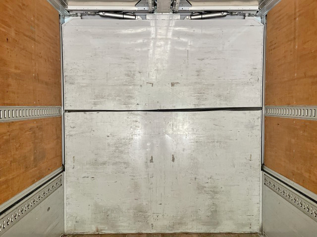 いすゞギガアルミウイング大型（10t）[写真13]