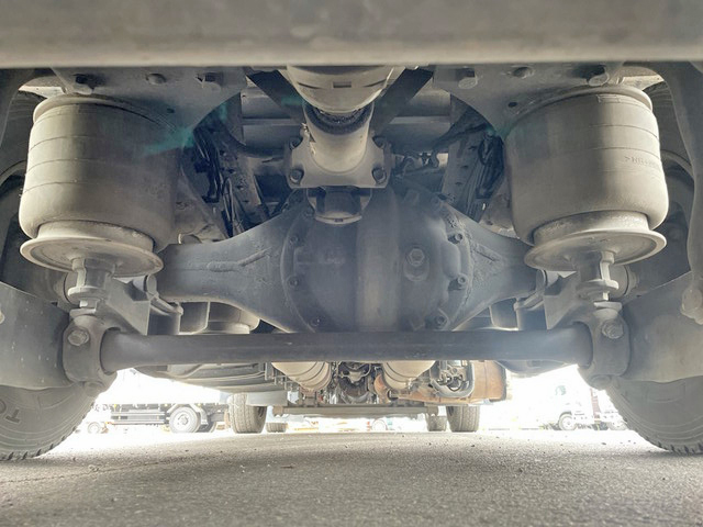 いすゞギガアルミウイング大型（10t）[写真25]