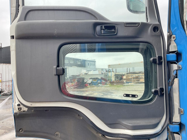 いすゞギガアルミウイング大型（10t）[写真28]