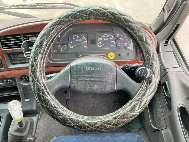 いすゞギガアルミウイング大型（10t）[写真38]