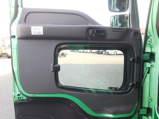 いすゞギガトレーラーヘッド（トラクターヘッド）大型（10t）[写真23]