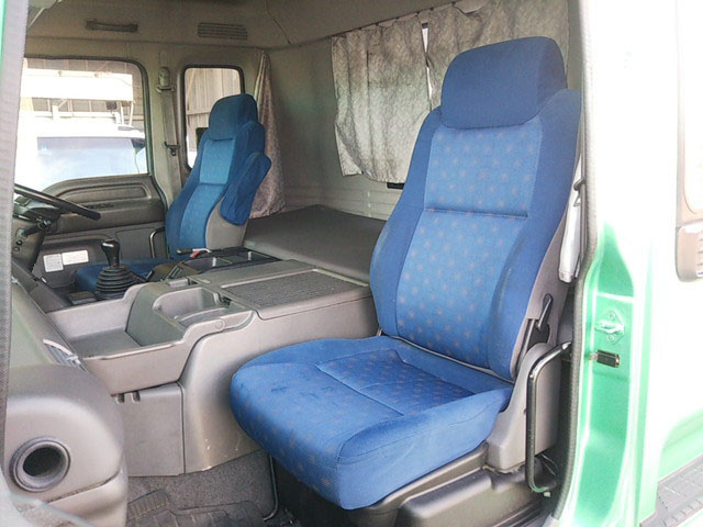 いすゞギガトレーラーヘッド（トラクターヘッド）大型（10t）[写真25]