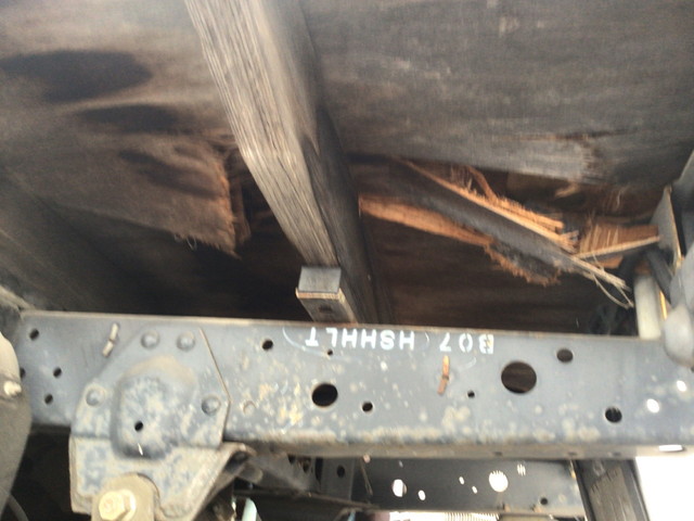 いすゞエルフ平ボディ小型（2t・3t）[写真10]