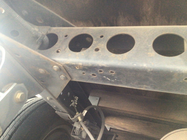 いすゞエルフ平ボディ小型（2t・3t）[写真11]