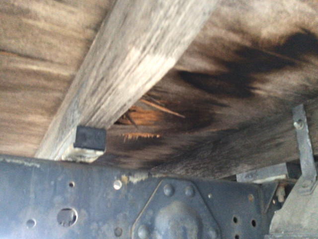 いすゞエルフ平ボディ小型（2t・3t）[写真12]